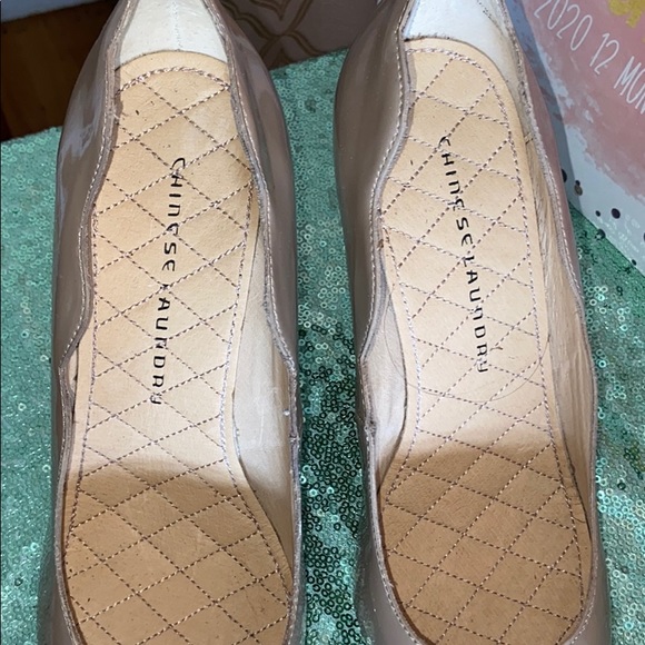 Cream Patent Leather Chinese Laundry Pumps - Picture 2 of 4